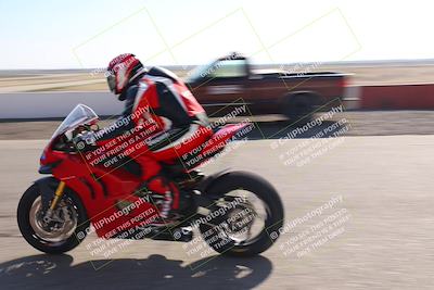 media/Nov-03-2025-Lets Ride (Mon) [[4d74c1c4d3]]/B Group/Grid/